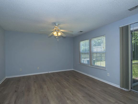 5th image of 392 Eagle Pointe Dr