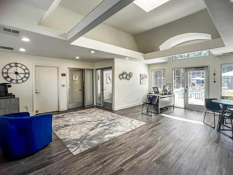 555 Apartment Homes — Photo 13