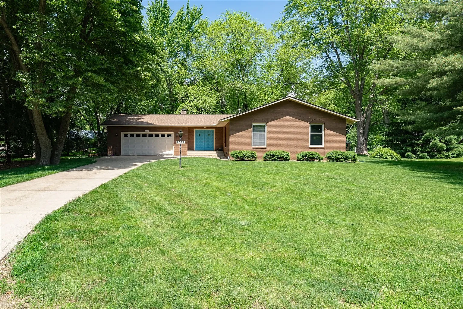 1107 Oak Creek Cir photo 1