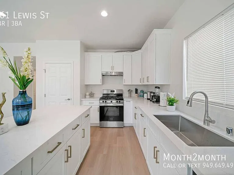761 Lewis St — Photo 10