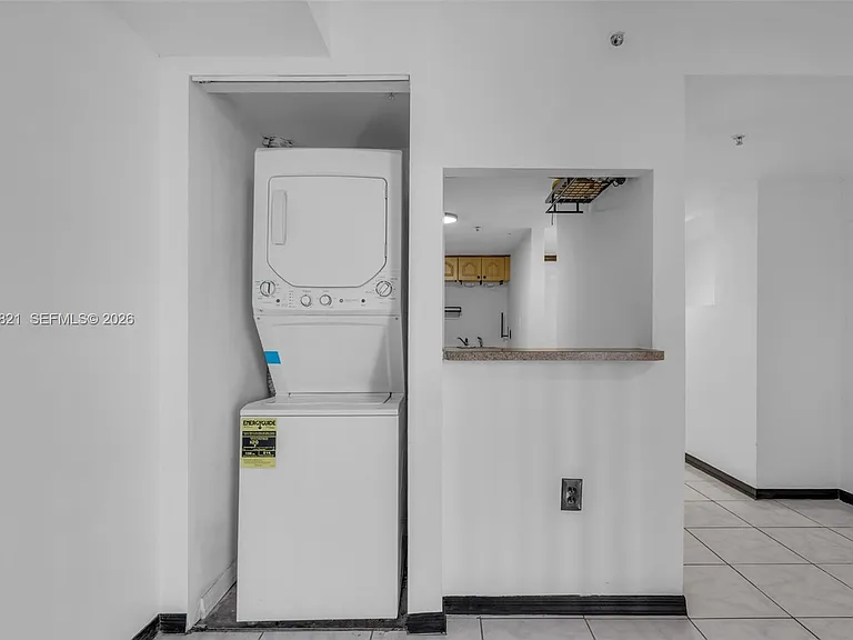 102 SW 6th Ave #201 — Photo 8