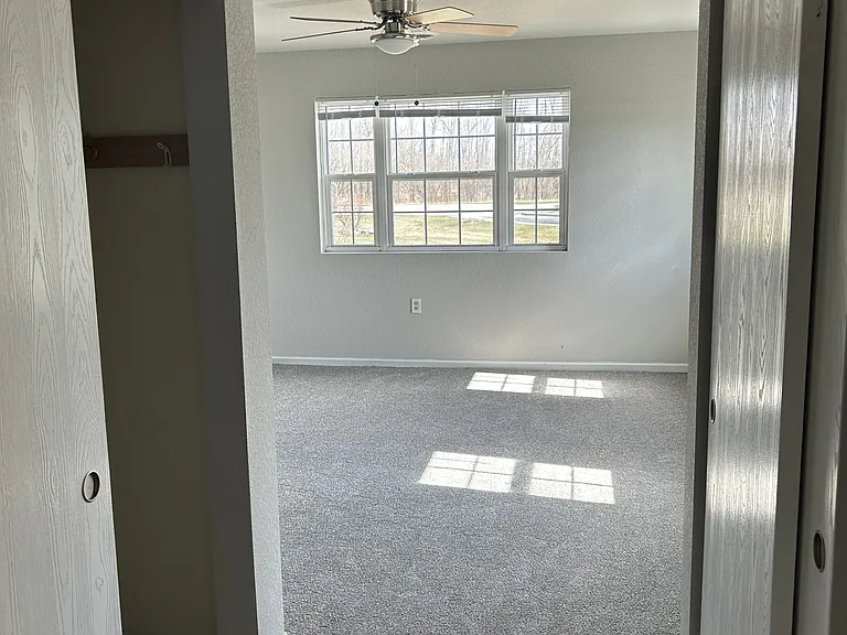 Falls Parc Apartments — Photo 9