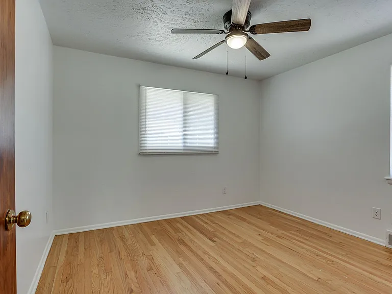 3516 Mount Pleasant Dr — Photo 36