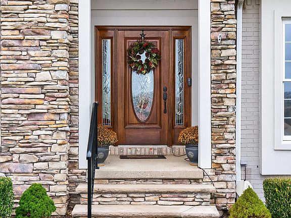 4th image of 717 Sovereign Dr