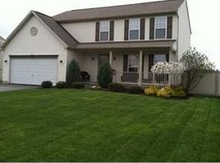 8 Parkedge Dr, Lancaster, NY