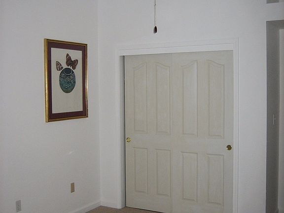 Den/Bedroom can also be an office or playroom