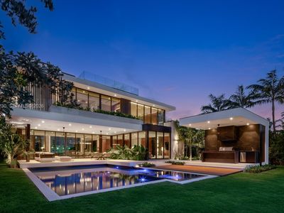 5515 Pine Tree Dr, Miami Beach, FL, 33140