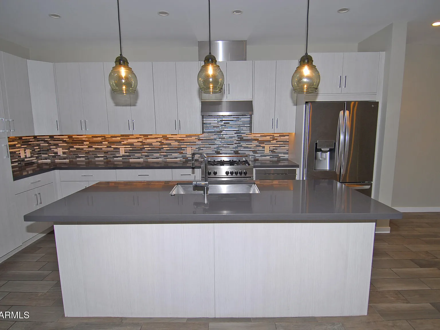 3 bed, 3.5 bath, 1897 sqft, $4,000 — Photo 2