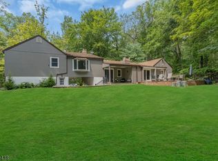 12 Stony Brook Rd E, Hopewell, NJ 08525