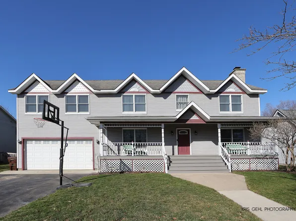 301 Tanager Dr, Woodstock, IL 60098