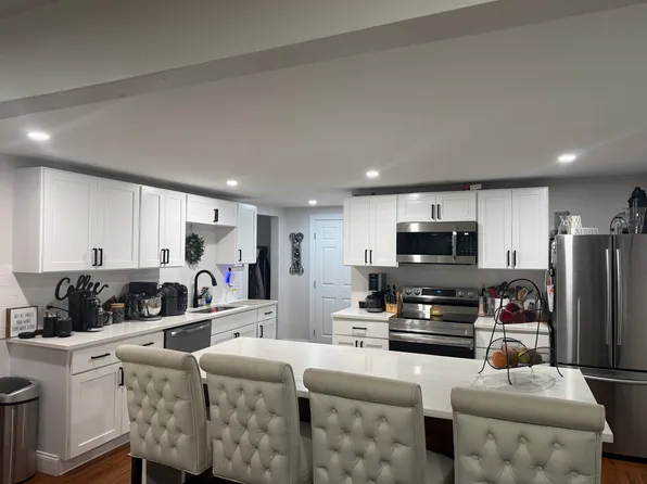 1 Hazelton Rd, Barrington, RI 02806