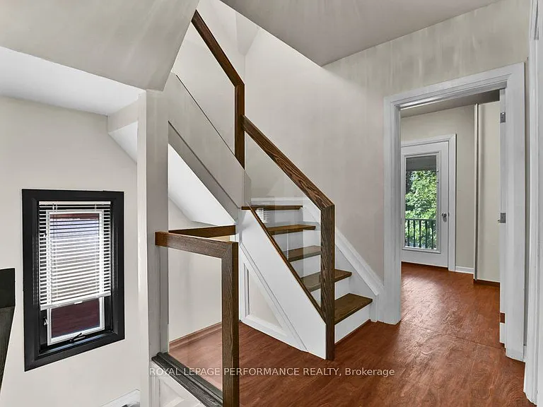 168 Stewart St W — Photo 15