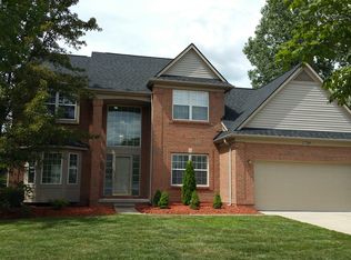 27204 Winterset Cir, Farmington Hills, MI 48334