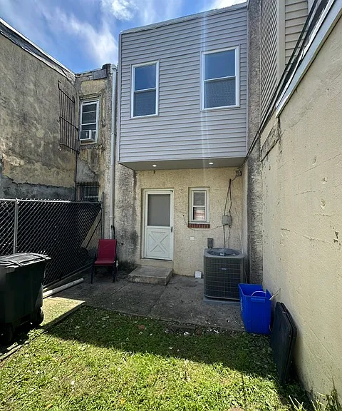 2723 Sears St — Photo 20