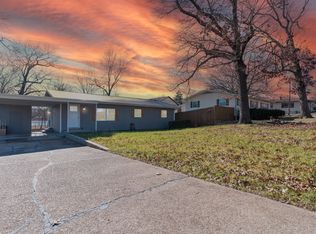 910 Lee Ave, Branson, MO 65616