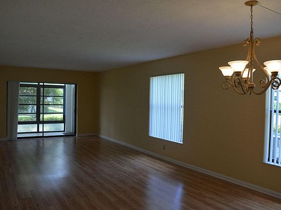 4th image of 151 SW South River Dr APT 106