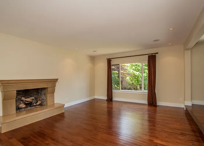 5 bed, 4372 sqft, $6,800 — Photo 2