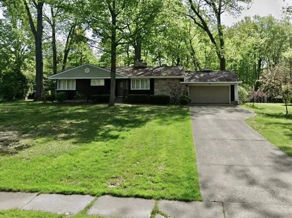 1604 Squaw Creek Dr, Girard, OH 44420