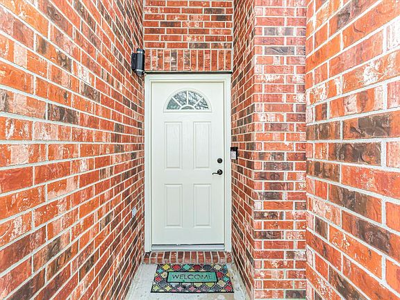 4th image of 9202 Carlin Bend Ln