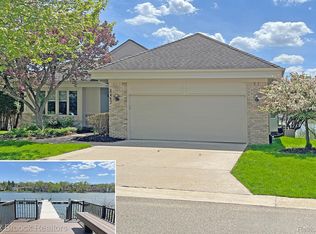 6647 Pleasant Lake Ct, West Bloomfield, MI 48322