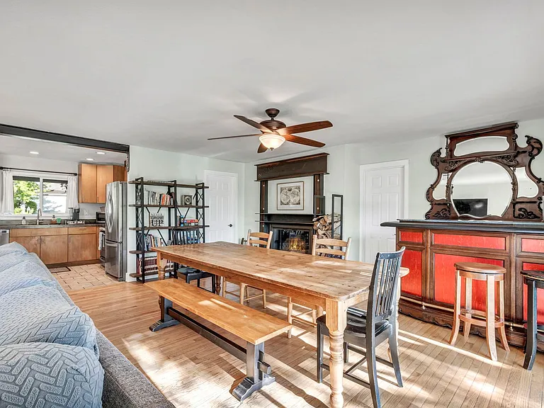 2655 Parkway Dr — Photo 23