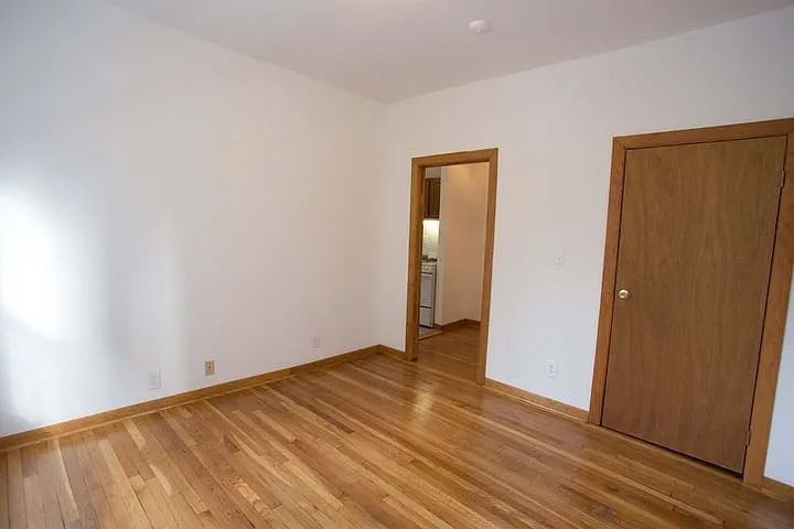 1018 E. 54th Street — Photo 15