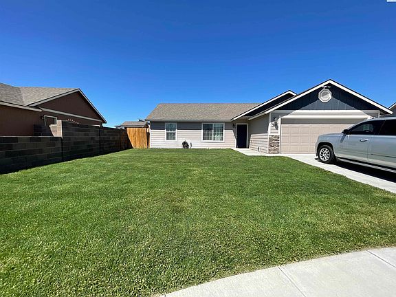 2nd image of 310 Anaconda Ave