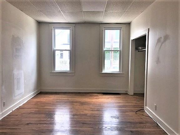 3rd image of 16 W Stiegel St #A