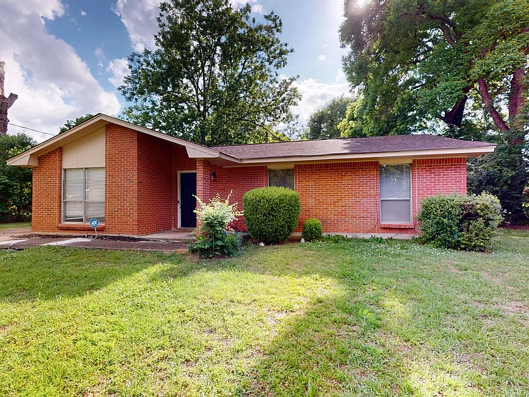 130 Graylynn Dr — Photo 1