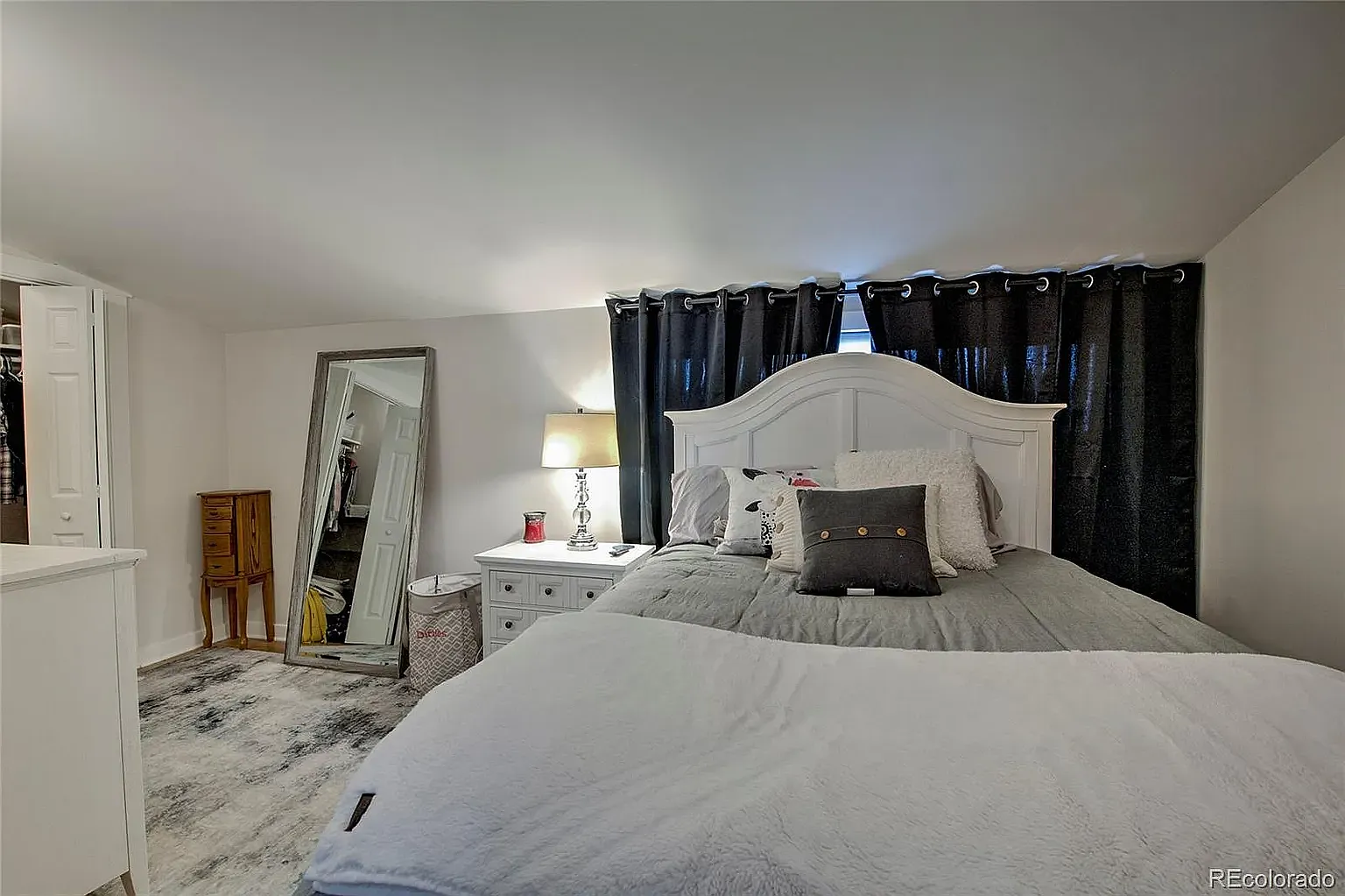 2 bed, 1040 sqft, $2,450 — Photo 4