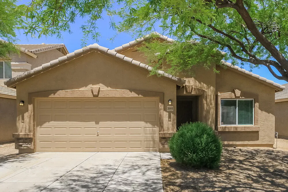 3 bed, 2.0 bath, 1699 sqft, $1,890 — Photo 1