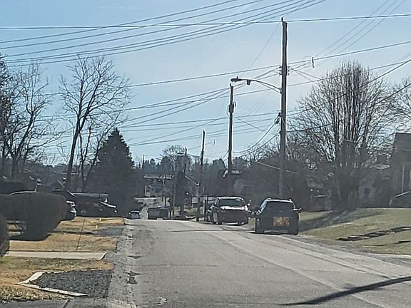 4th image of 609 Hickory Dr