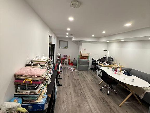 4th image of 682 Sperling Ave