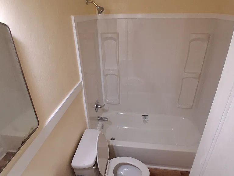 957 Cloverdale Dr — Photo 9