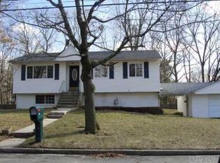 16 Hart St, Port Jefferson Station, NY 11776