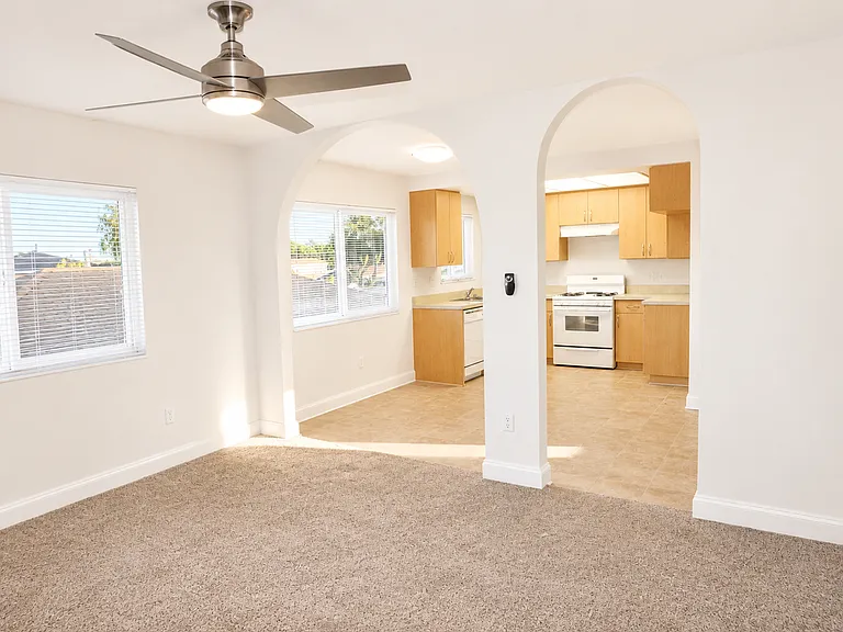 951 W Summerland Ave — Photo 6
