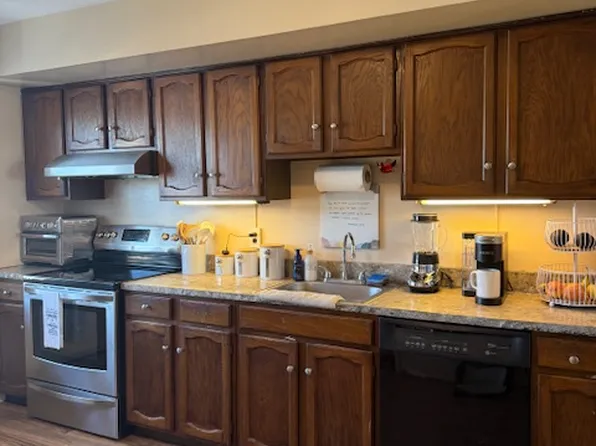 11 North St Floor 2, Elmwood Park, NJ 07407