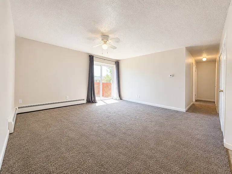 4240 Loomis Ave #4 — Photo 3