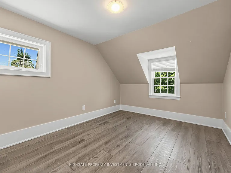 107 Kent St #UPPER — Photo 16