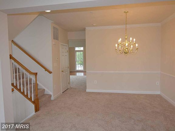 5th image of 410 Esmond Pl
