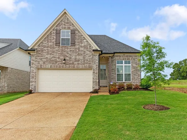 300 Saint Andrews Dr, Oakland, TN 38060