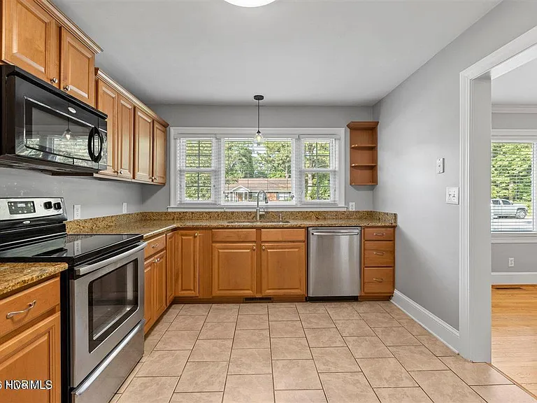 1104 N Overlook Dr — Photo 5