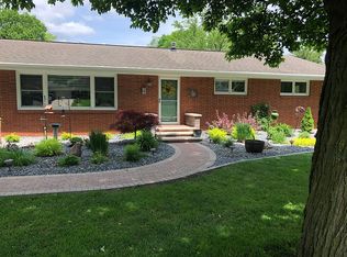 713 Heatherhill Rd, Bloomington, IL 61704