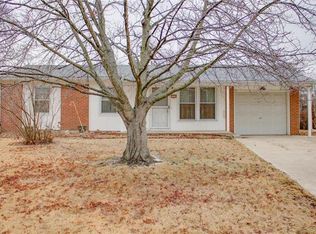 7712 Redbird Ln, Godfrey, IL 62035