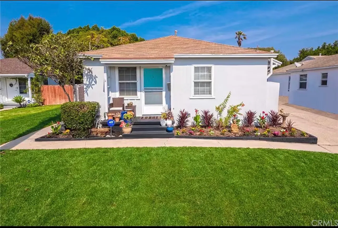 2 bed, 800 sqft, $3,750 — Photo 1