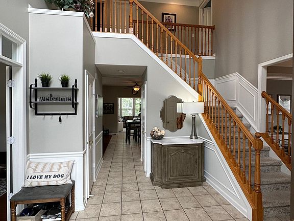 4th image of 3818 Earhart Dr