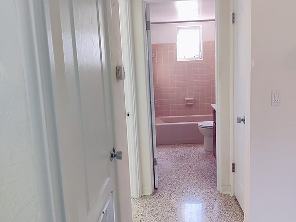 5th image of 1-835 N Grandview Ave #1