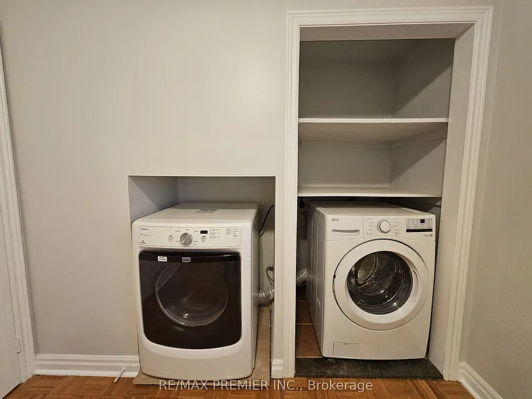 99 Albany Dr #MAIN FLOOR — Photo 15
