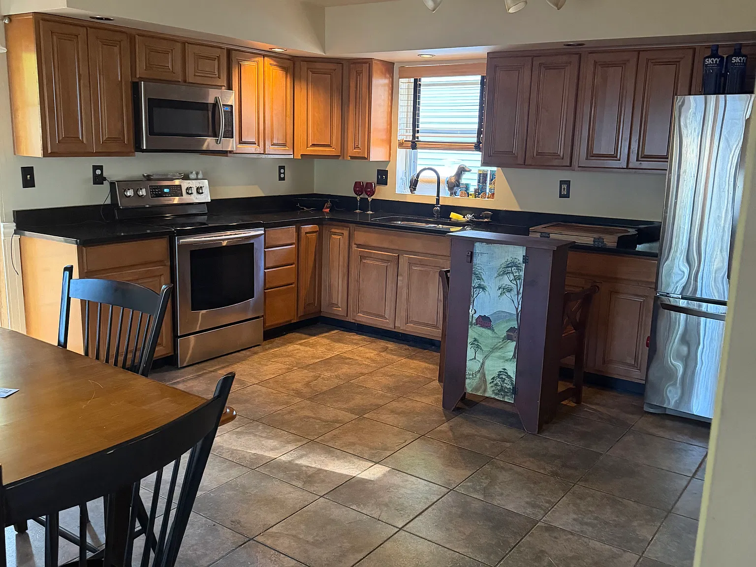 3 bed, 2.5 bath, 1700 sqft, $2,995 — Photo 2