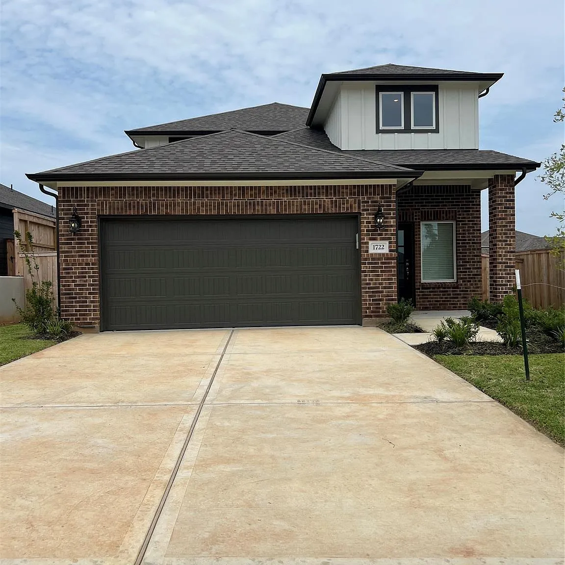 4 bed, 2.5 bath, 1986 sqft, $2,500 — Photo 2